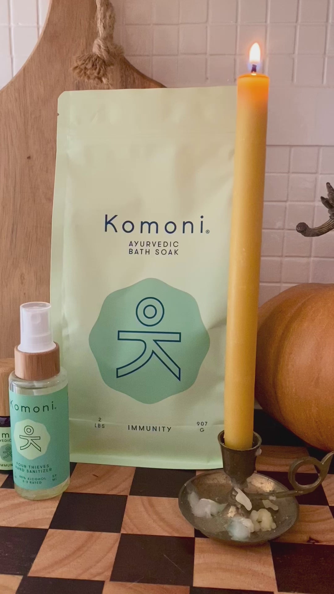 A natural life video introducing the people and self care products of Komoni.